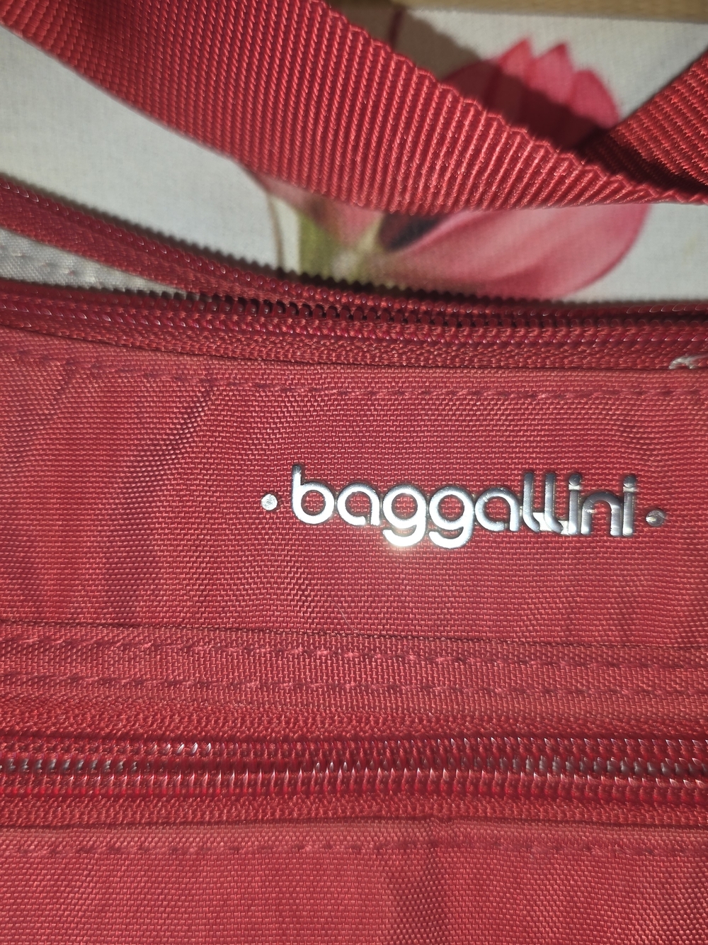 Baggallini Red Nylon Crossbody Shoulder Bag - Picture 2 of 4